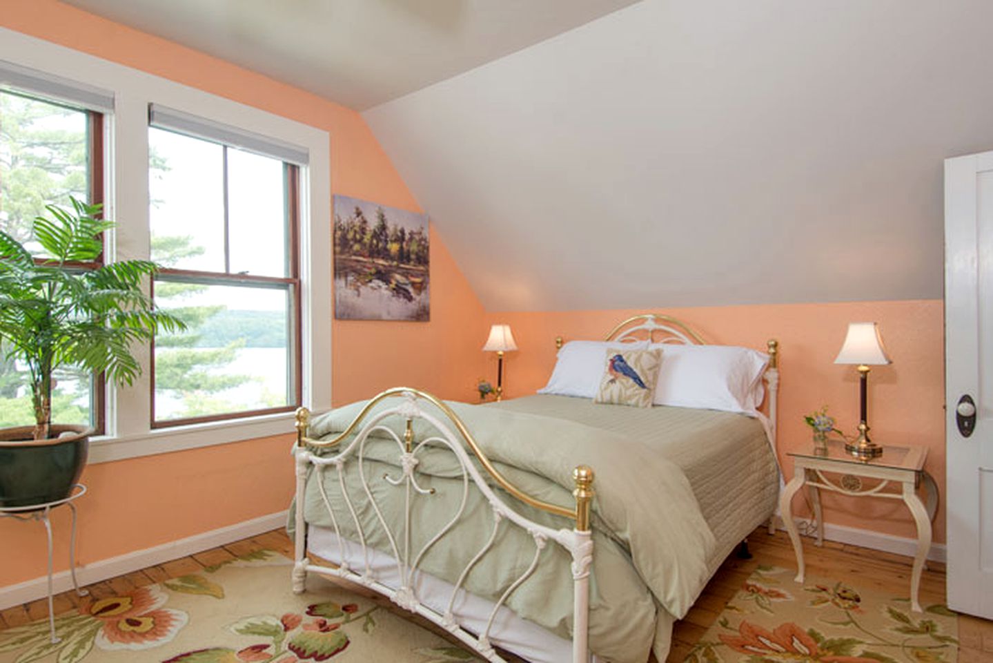 Luxurious Lake House Suite Rental on Lake Winnisquam in Sanbornton, New Hampshire