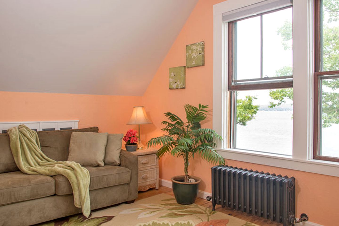 Luxurious Lake House Suite Rental on Lake Winnisquam in Sanbornton, New Hampshire