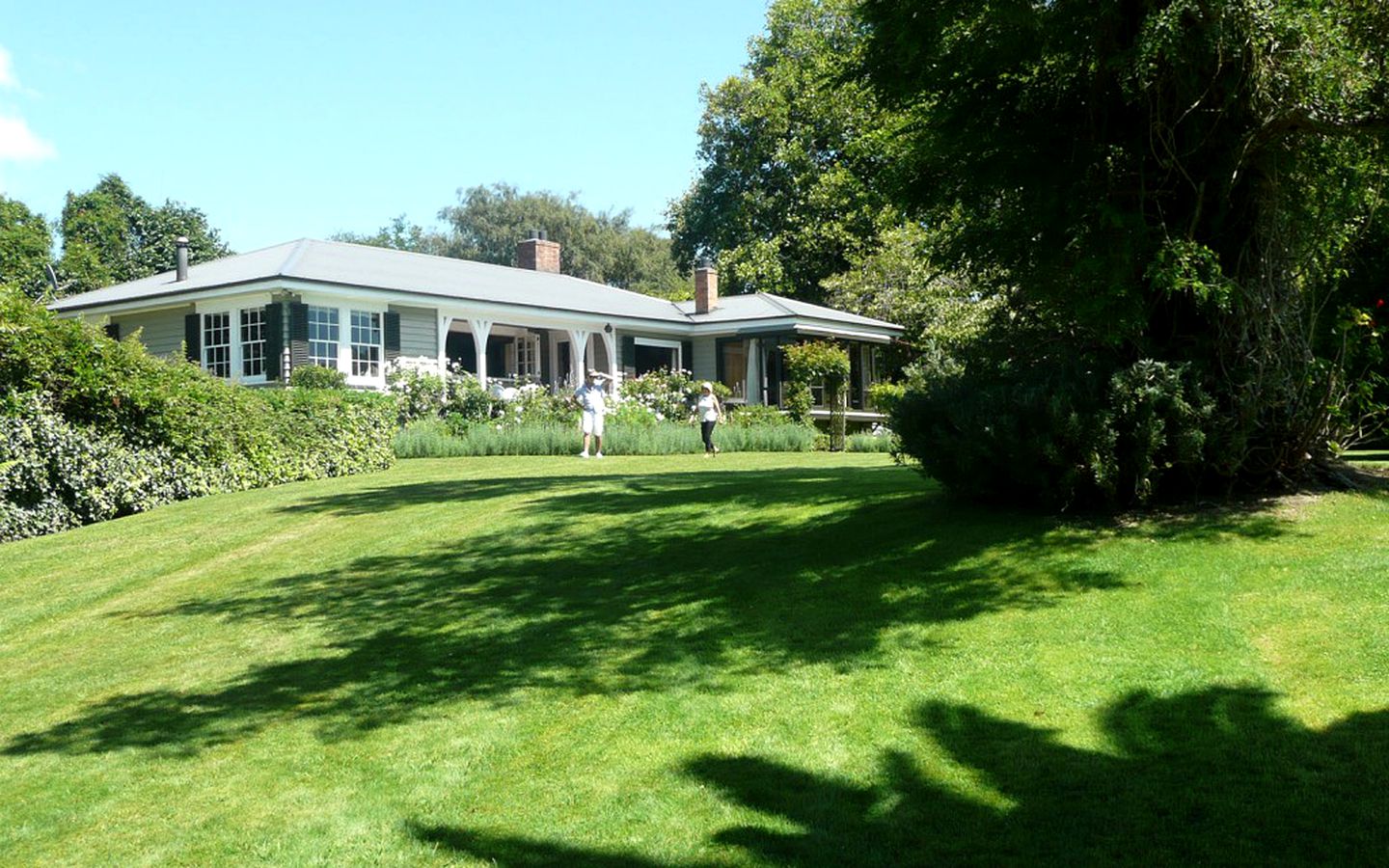 Family-Friendly Cottage Rental on the Shore of Lake Okareka, North Island