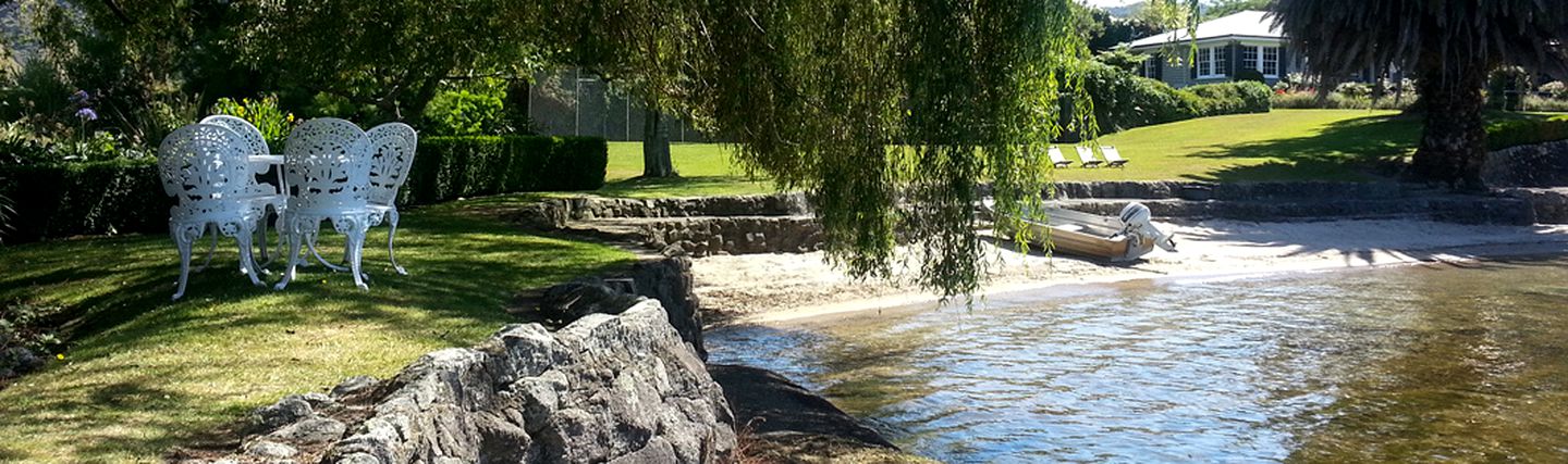 Family-Friendly Cottage Rental on the Shore of Lake Okareka, North Island