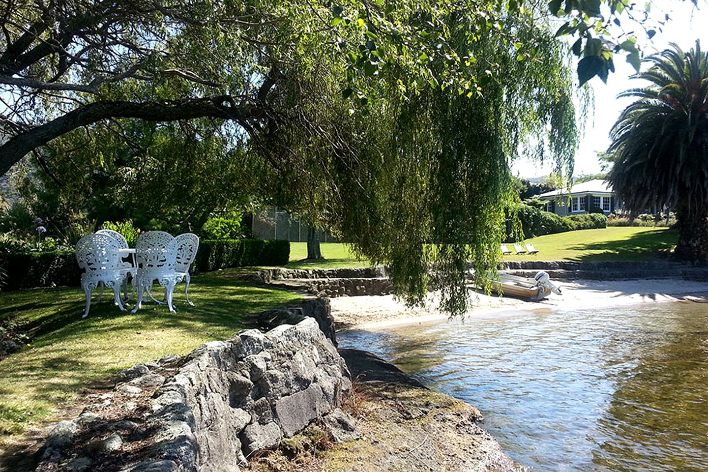 Family-Friendly Cottage Rental on the Shore of Lake Okareka, North Island