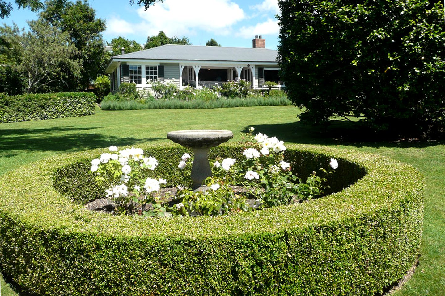 Family-Friendly Cottage Rental on the Shore of Lake Okareka, North Island