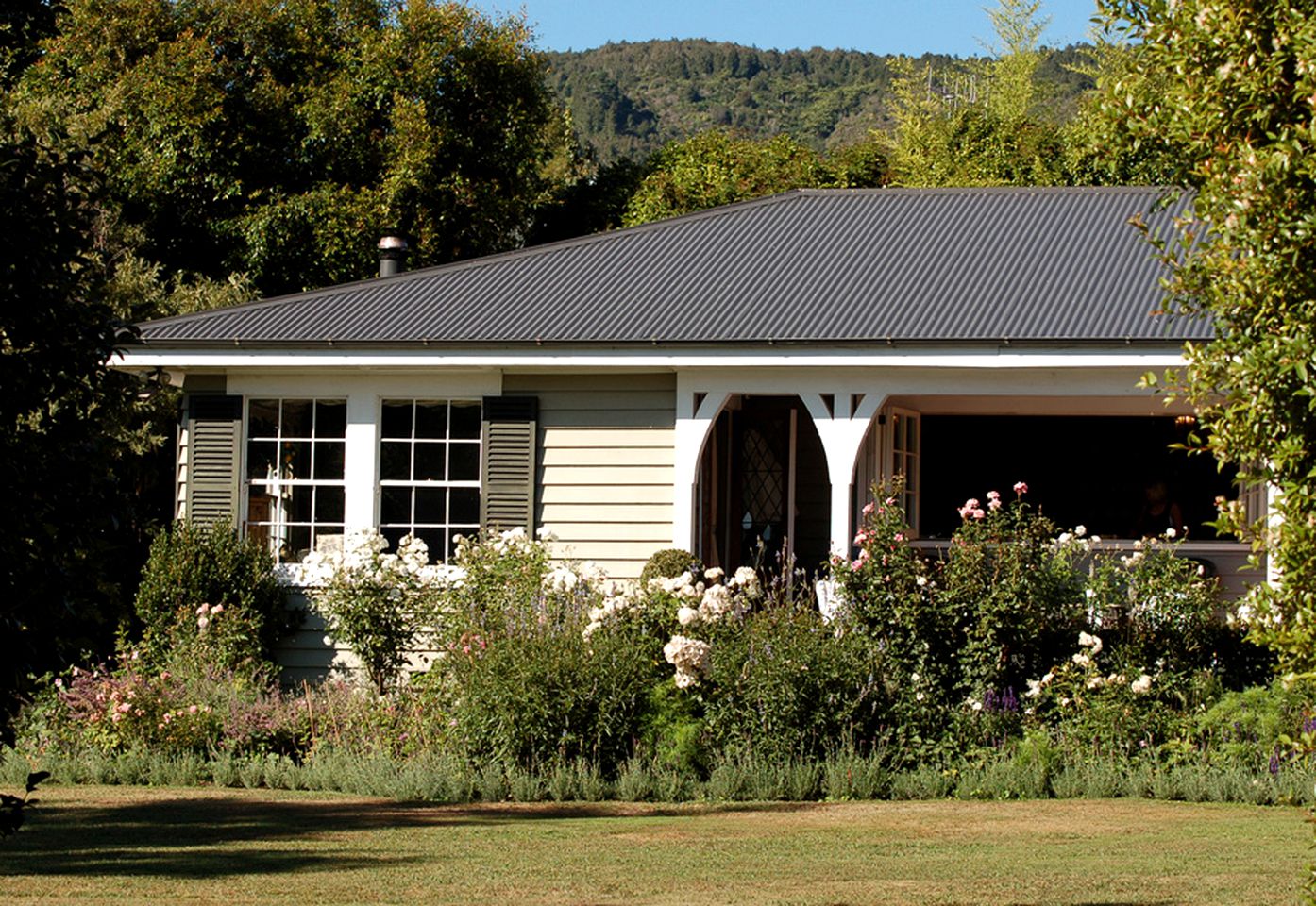 Family-Friendly Cottage Rental on the Shore of Lake Okareka, North Island