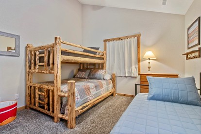 Incredible Large Group Cabin with Jacuzzi Near the Lake in Idaho photo 3