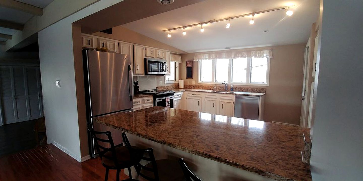 Spacious Family Cottage Getaway on Powers Lake near Lake Geneva, Wisconsin