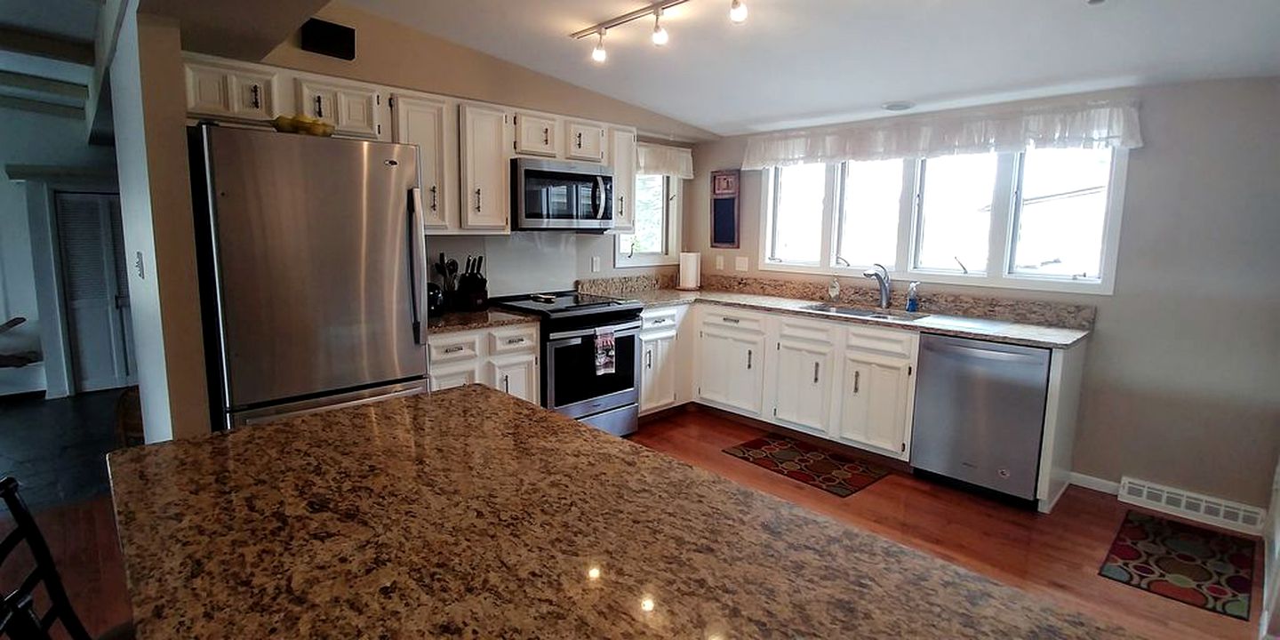 Spacious Family Cottage Getaway on Powers Lake near Lake Geneva, Wisconsin