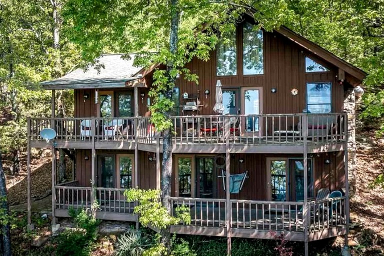 Breathtaking Wooden Cabin with Great Sights in Edgemont, Arkansas