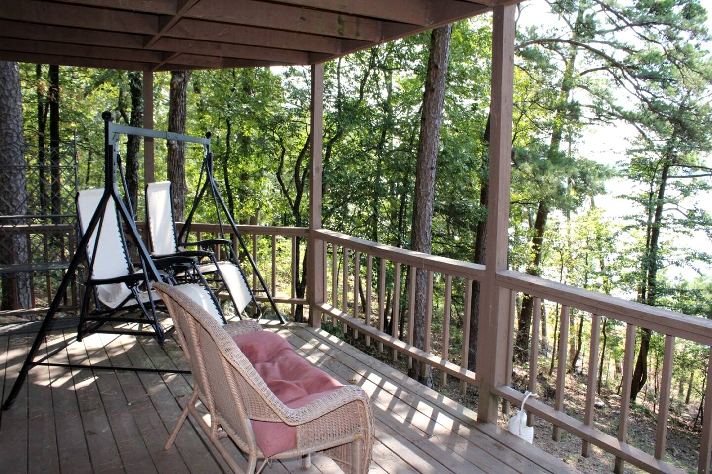 Breathtaking Wooden Cabin with Great Sights in Edgemont, Arkansas