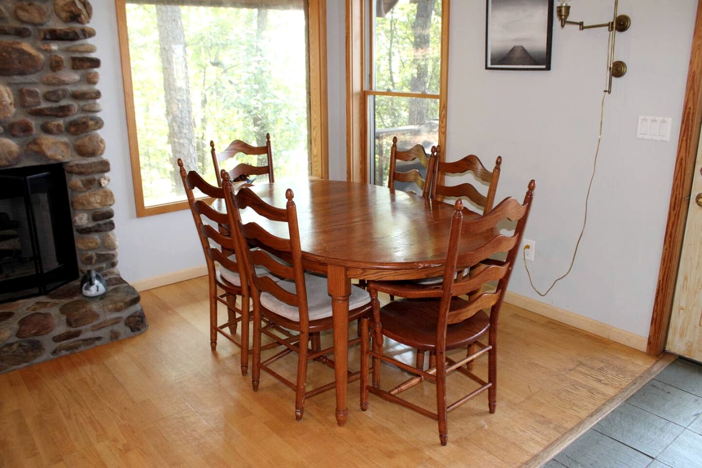 Breathtaking Wooden Cabin with Great Sights in Edgemont, Arkansas