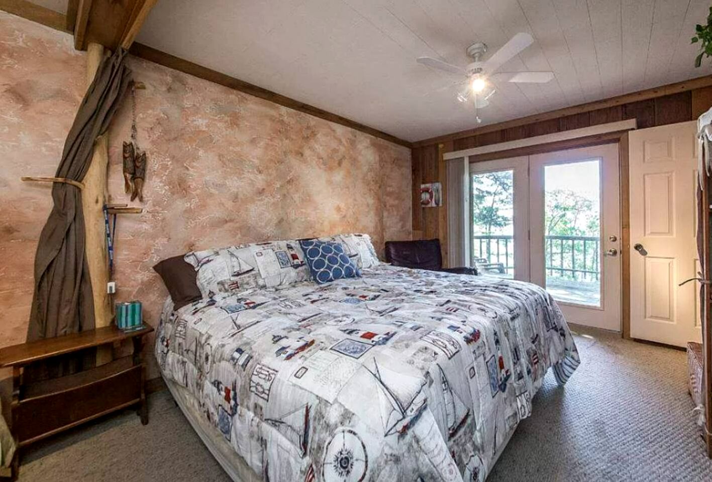 Breathtaking Wooden Cabin with Great Sights in Edgemont, Arkansas