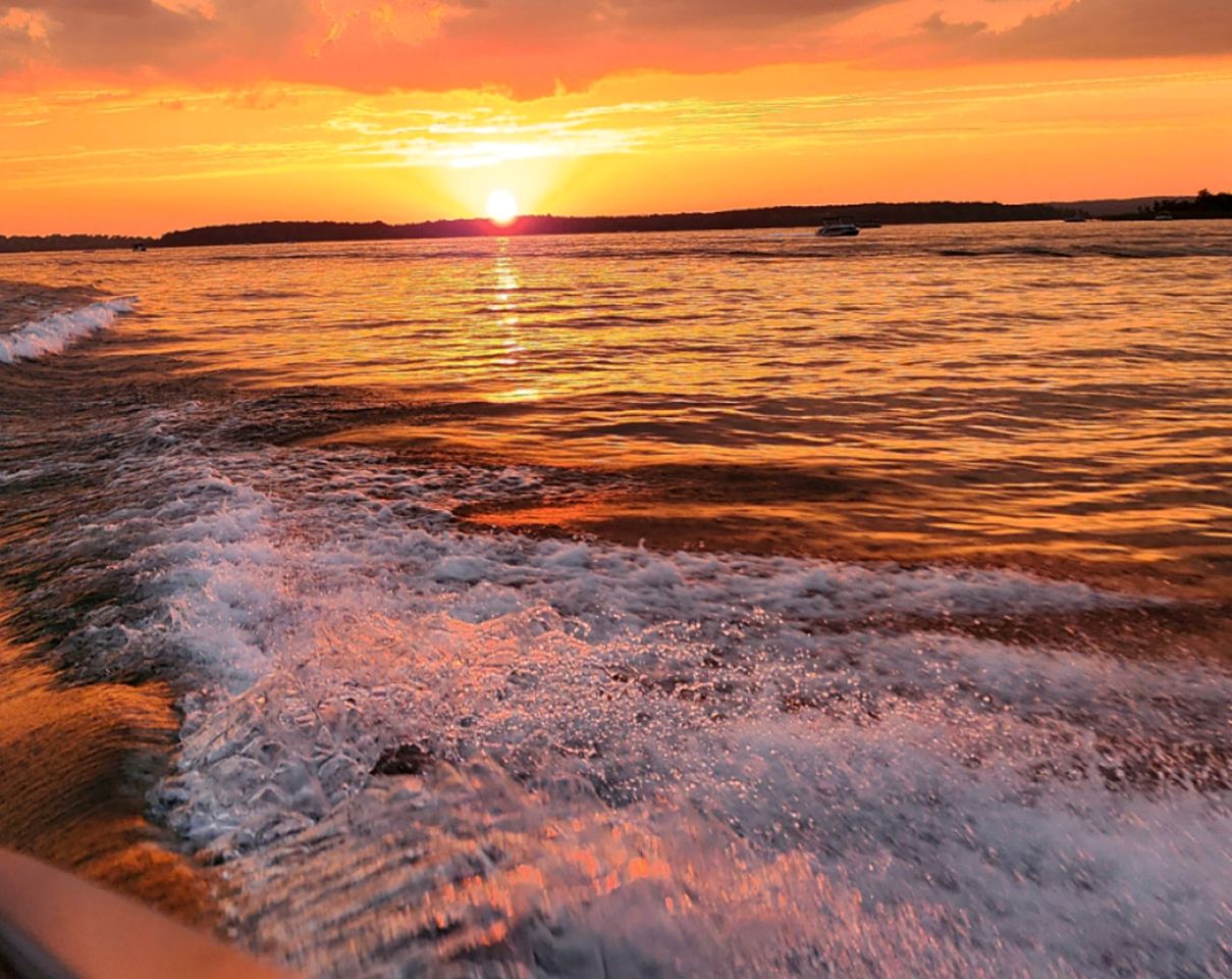 Breathtaking Wooden Cabin with Great Sights in Edgemont, Arkansas