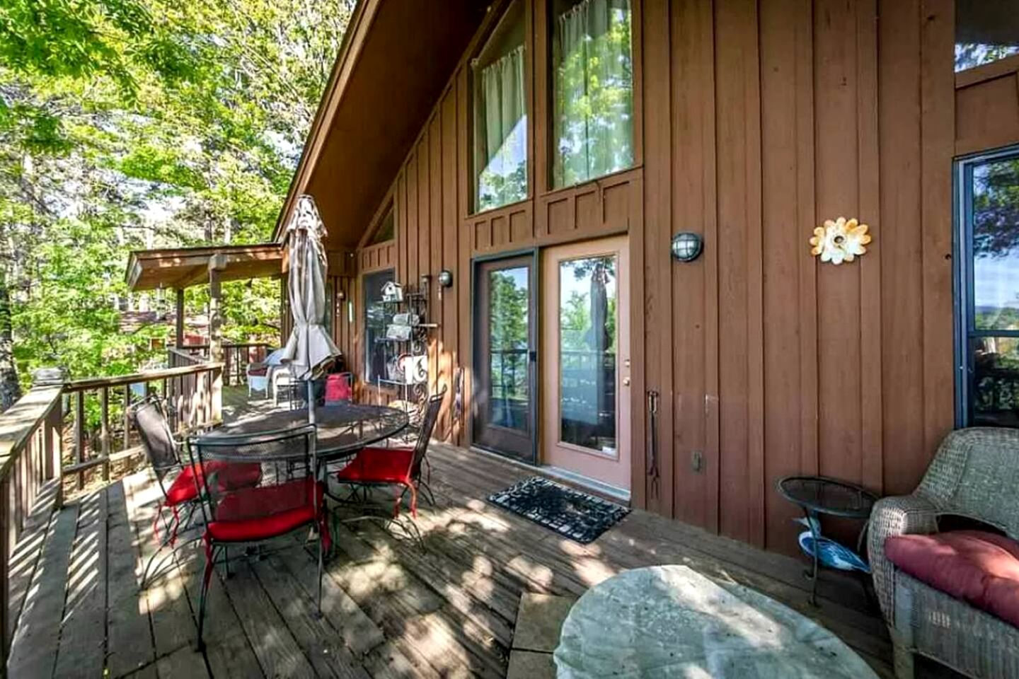Breathtaking Wooden Cabin with Great Sights in Edgemont, Arkansas