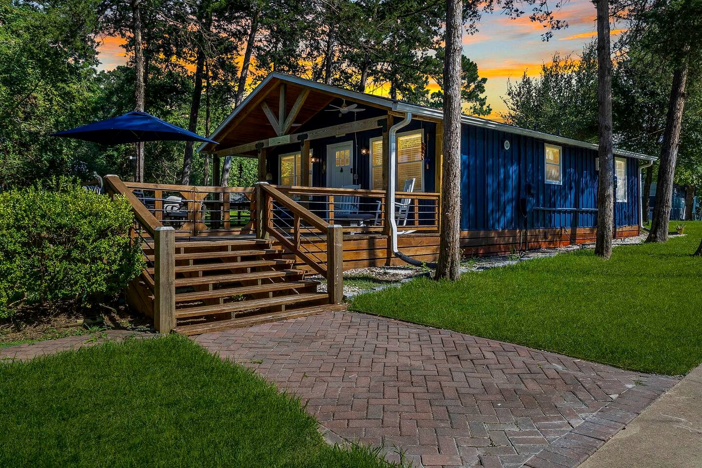 Cozy Lakefront Cabin with Game Room & Boat Access near Lake Livingston, Texas