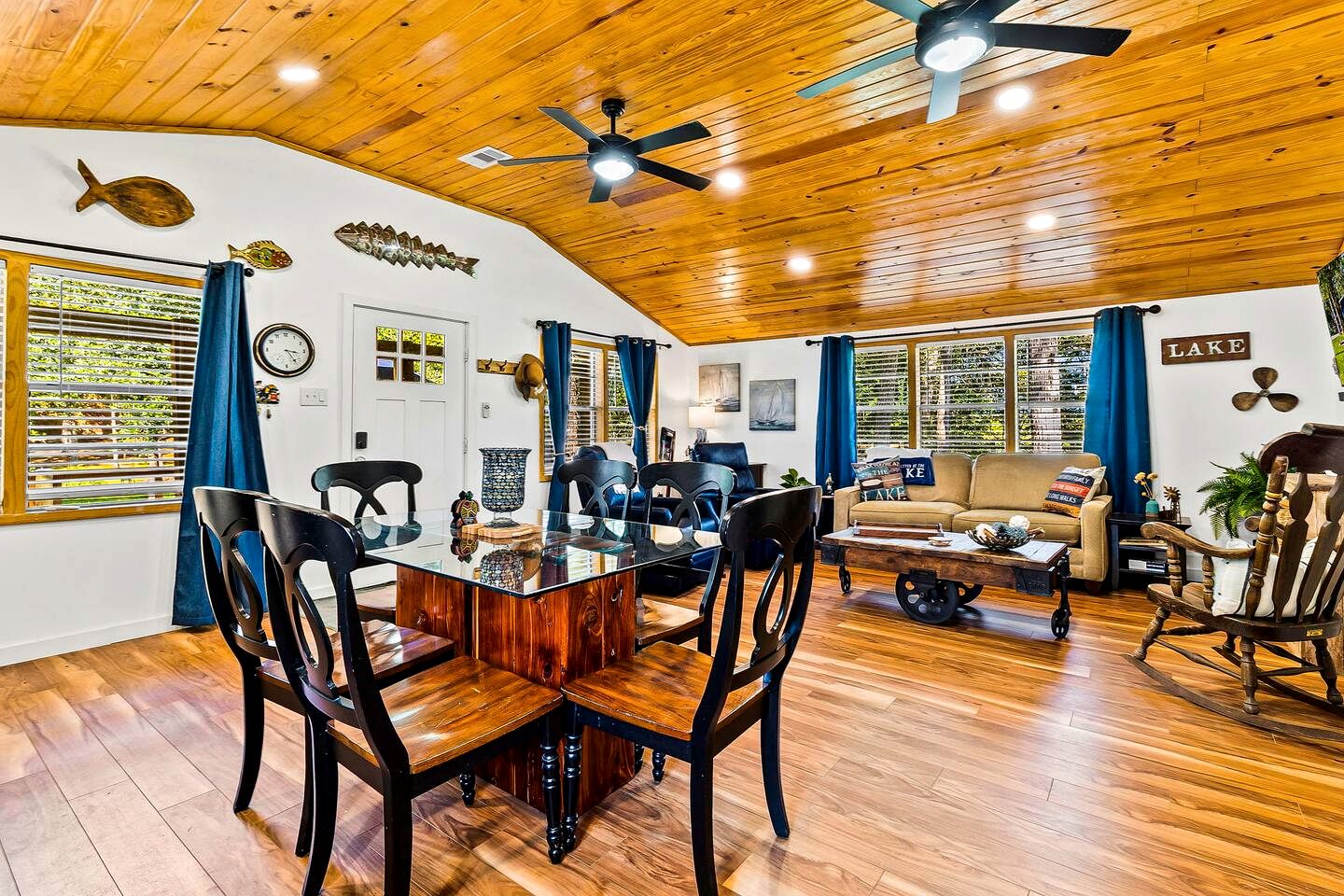 Cozy Lakefront Cabin with Game Room & Boat Access near Lake Livingston, Texas