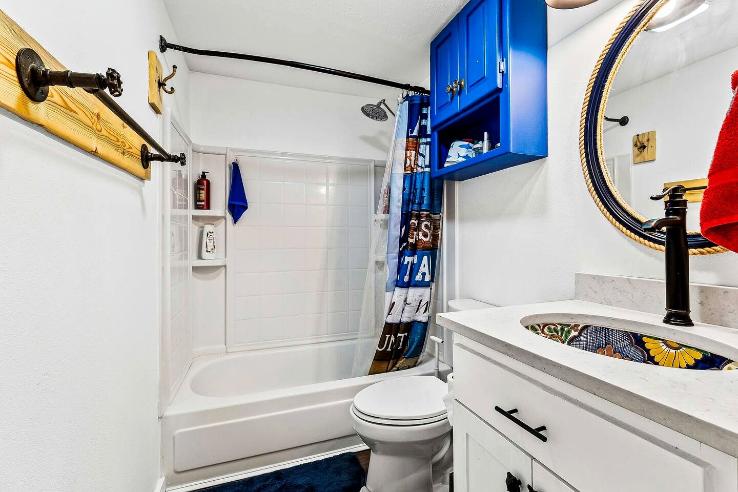 Cozy Lakefront Cabin with Game Room & Boat Access near Lake Livingston, Texas