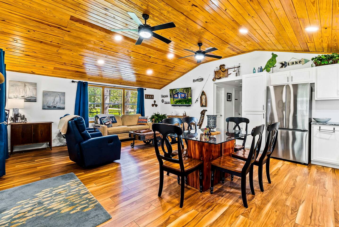 Cozy Lakefront Cabin with Game Room & Boat Access near Lake Livingston, Texas