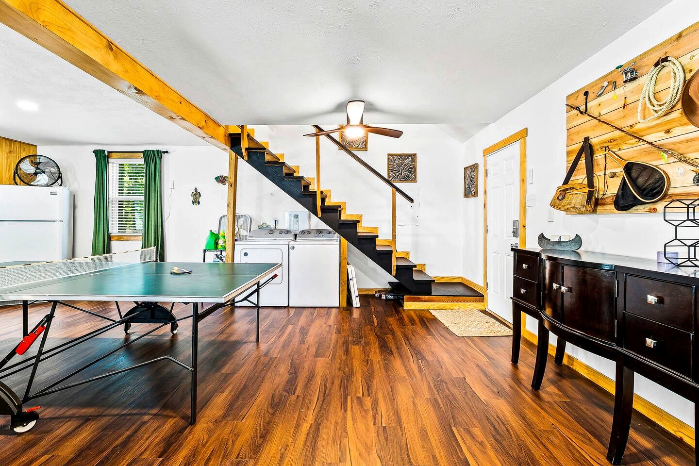 Cozy Lakefront Cabin with Game Room & Boat Access near Lake Livingston, Texas