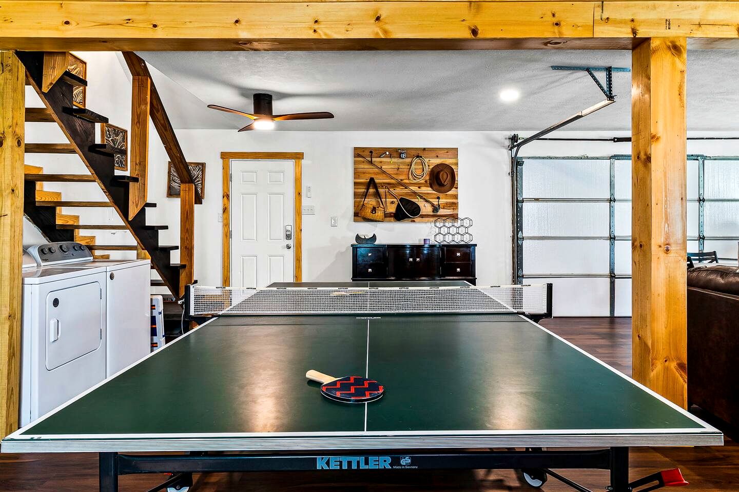 Cozy Lakefront Cabin with Game Room & Boat Access near Lake Livingston, Texas