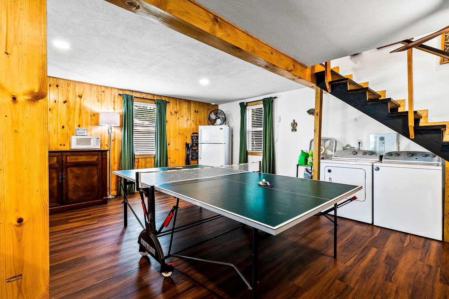 Cozy Lakefront Cabin with Game Room & Boat Access near Lake Livingston, Texas