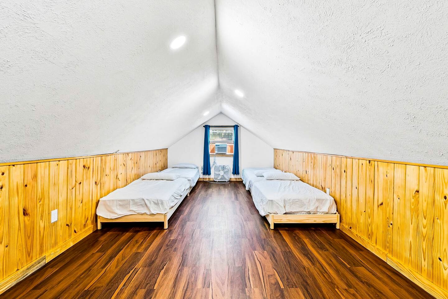 Cozy Lakefront Cabin with Game Room & Boat Access near Lake Livingston, Texas