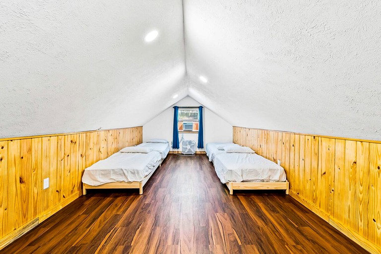 Cabins (United States of America, Polk County, Texas)