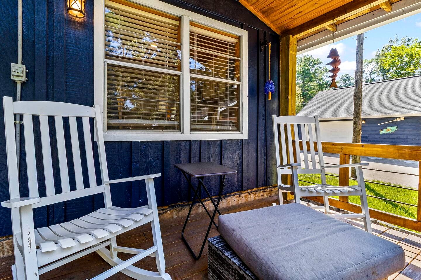 Cozy Lakefront Cabin with Game Room & Boat Access near Lake Livingston, Texas