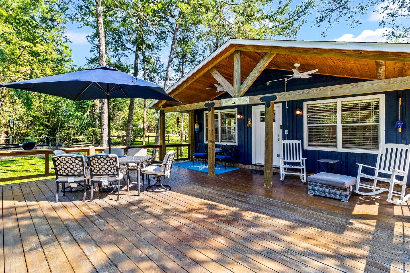 Cozy Lakefront Cabin with Game Room & Boat Access near Lake Livingston, Texas