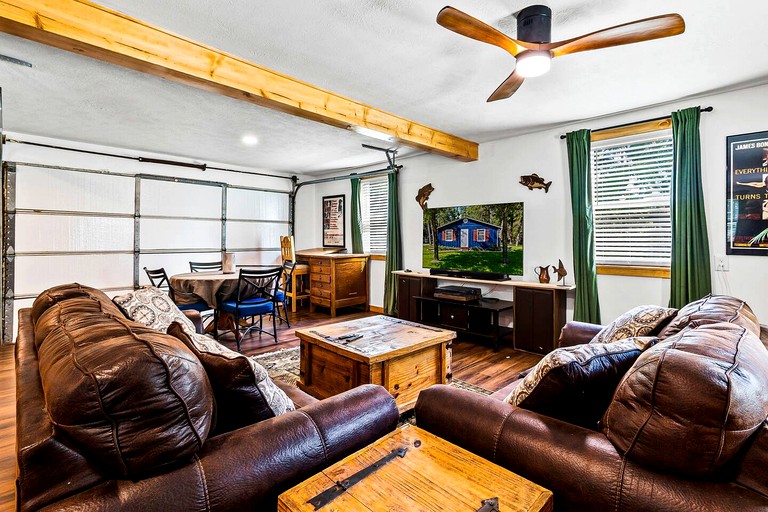 Cabins (United States of America, Polk County, Texas)