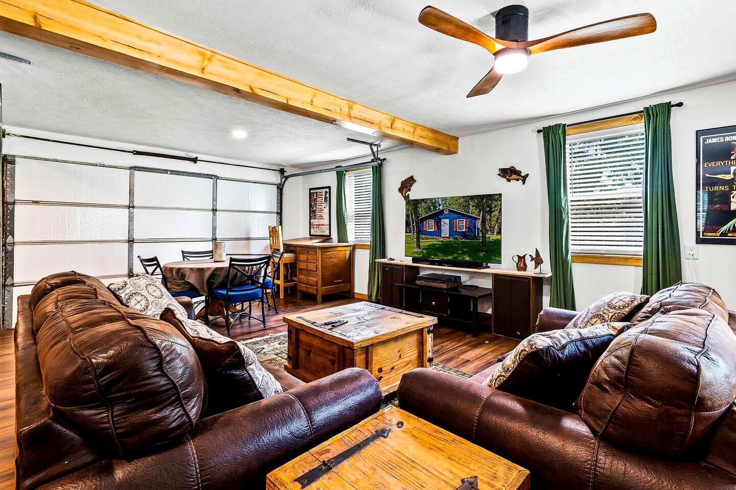 Cozy Lakefront Cabin with Game Room & Boat Access near Lake Livingston, Texas