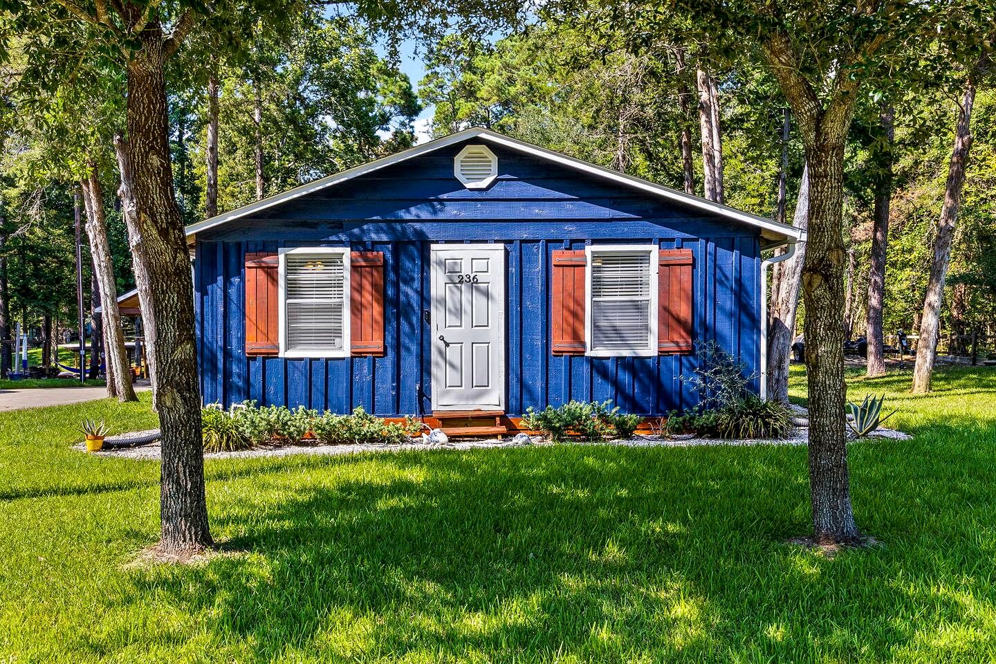 Cozy Lakefront Cabin with Game Room & Boat Access near Lake Livingston, Texas