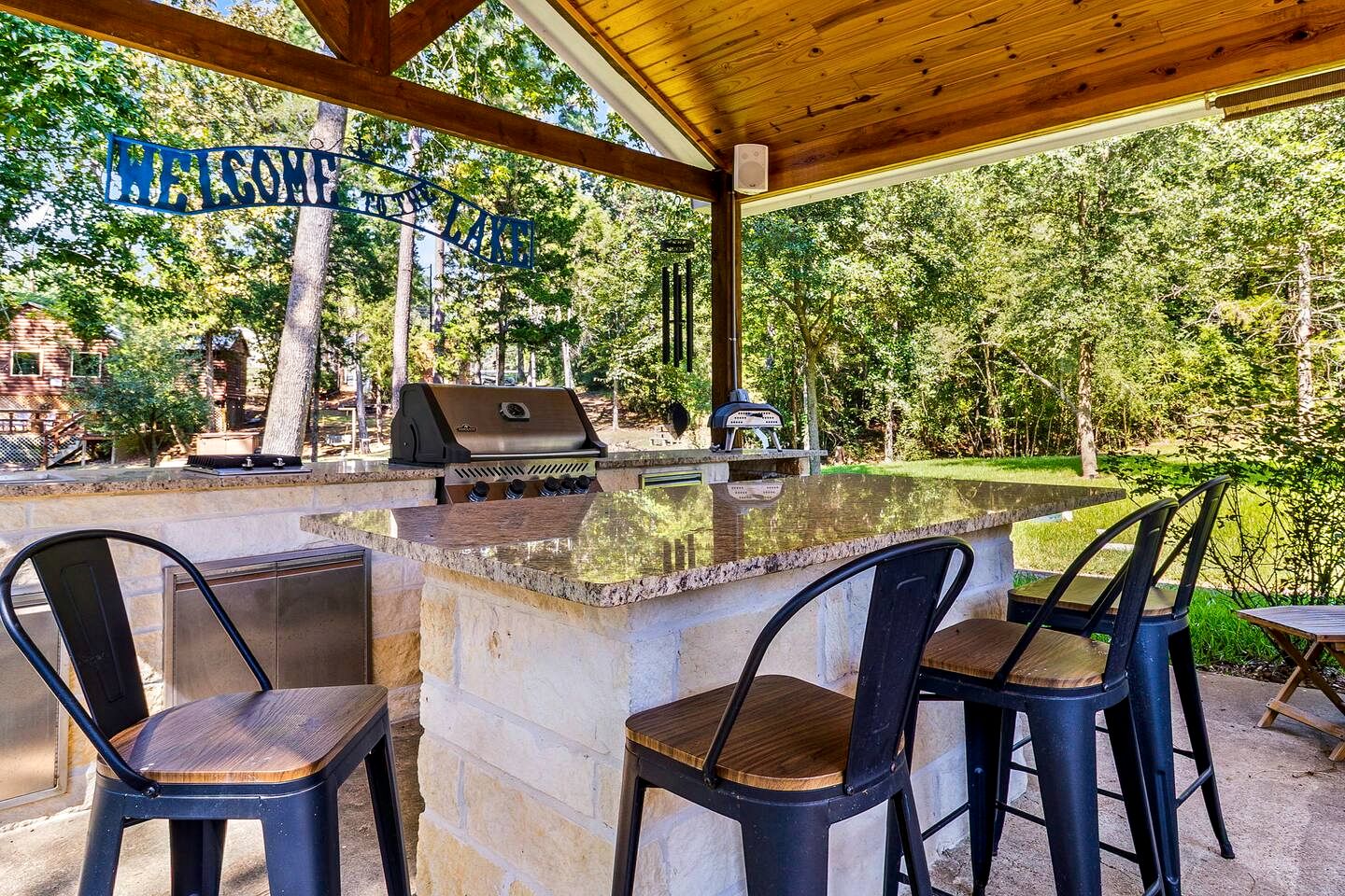 Cozy Lakefront Cabin with Game Room & Boat Access near Lake Livingston, Texas