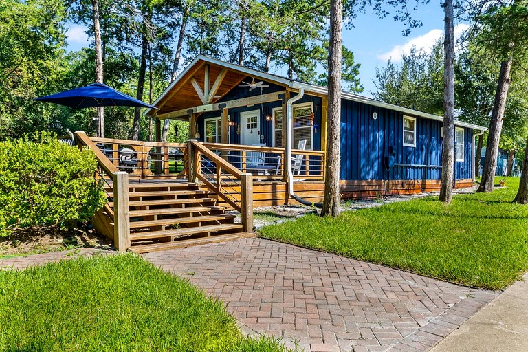 Cabins (United States of America, Polk County, Texas)