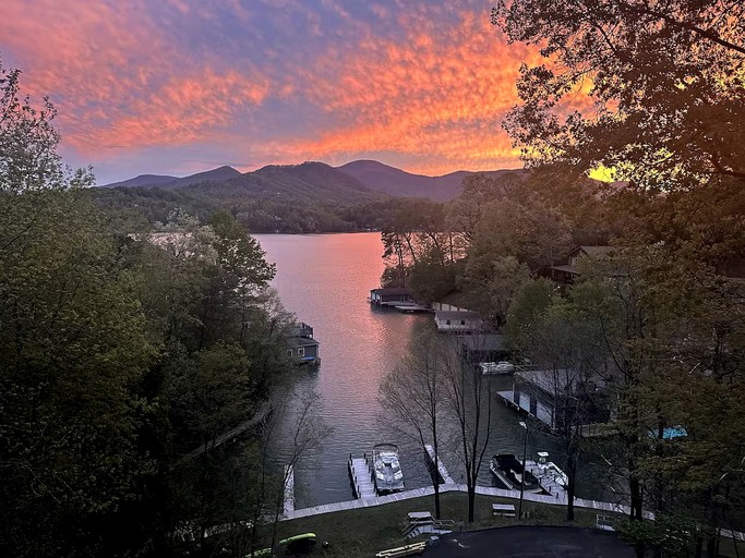 Vacation Rentals (United States of America, Lake Lure, North Carolina)