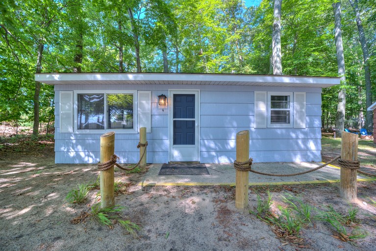 Cabins (United States of America, Muskegon, Michigan)