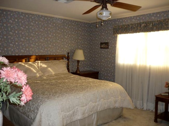 Lake Nasworthy Retreat, Cabins, San Angelo, United States of America