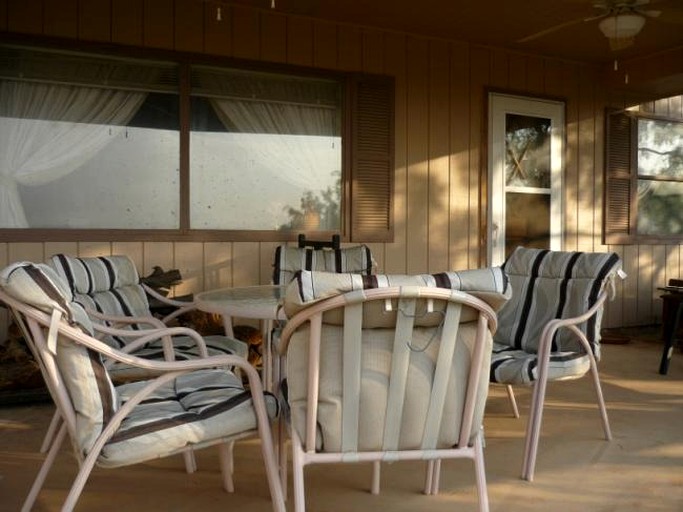 Lake Nasworthy Retreat, Cabins, San Angelo, United States of America