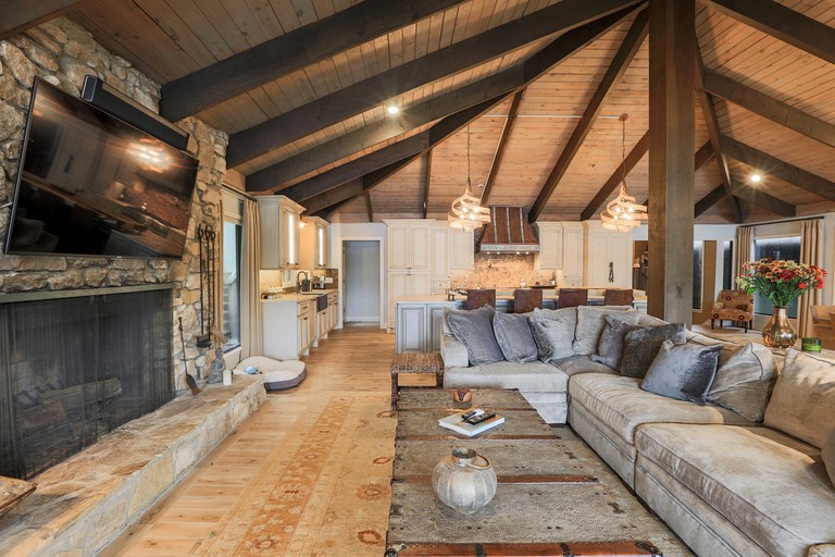 Architectural Lakefront Luxury Retreat with Private Dock near Lake Norman State Park, North Carolina