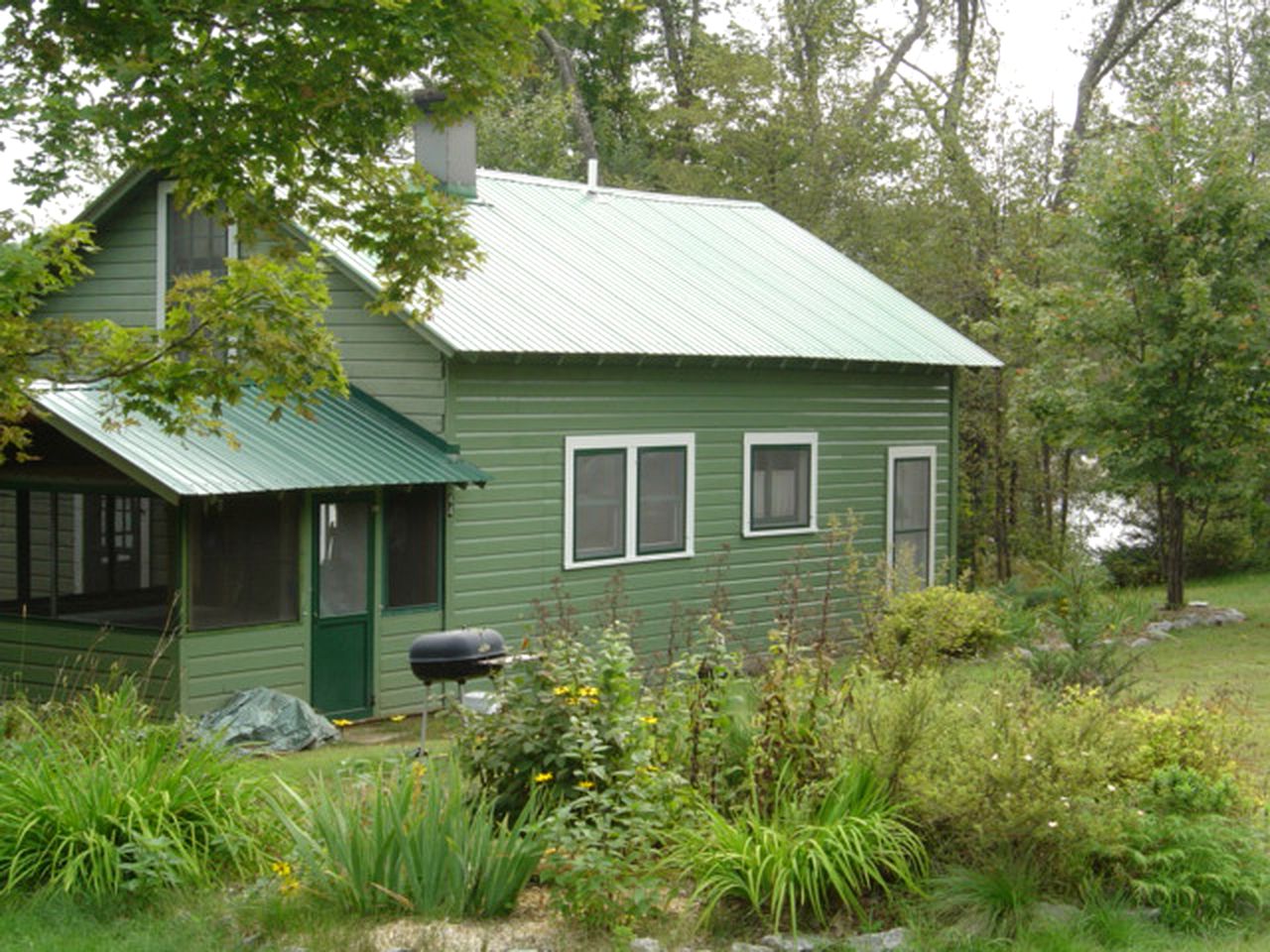 Cozy Cabin for Eight People with Lake Views near Plattsburgh