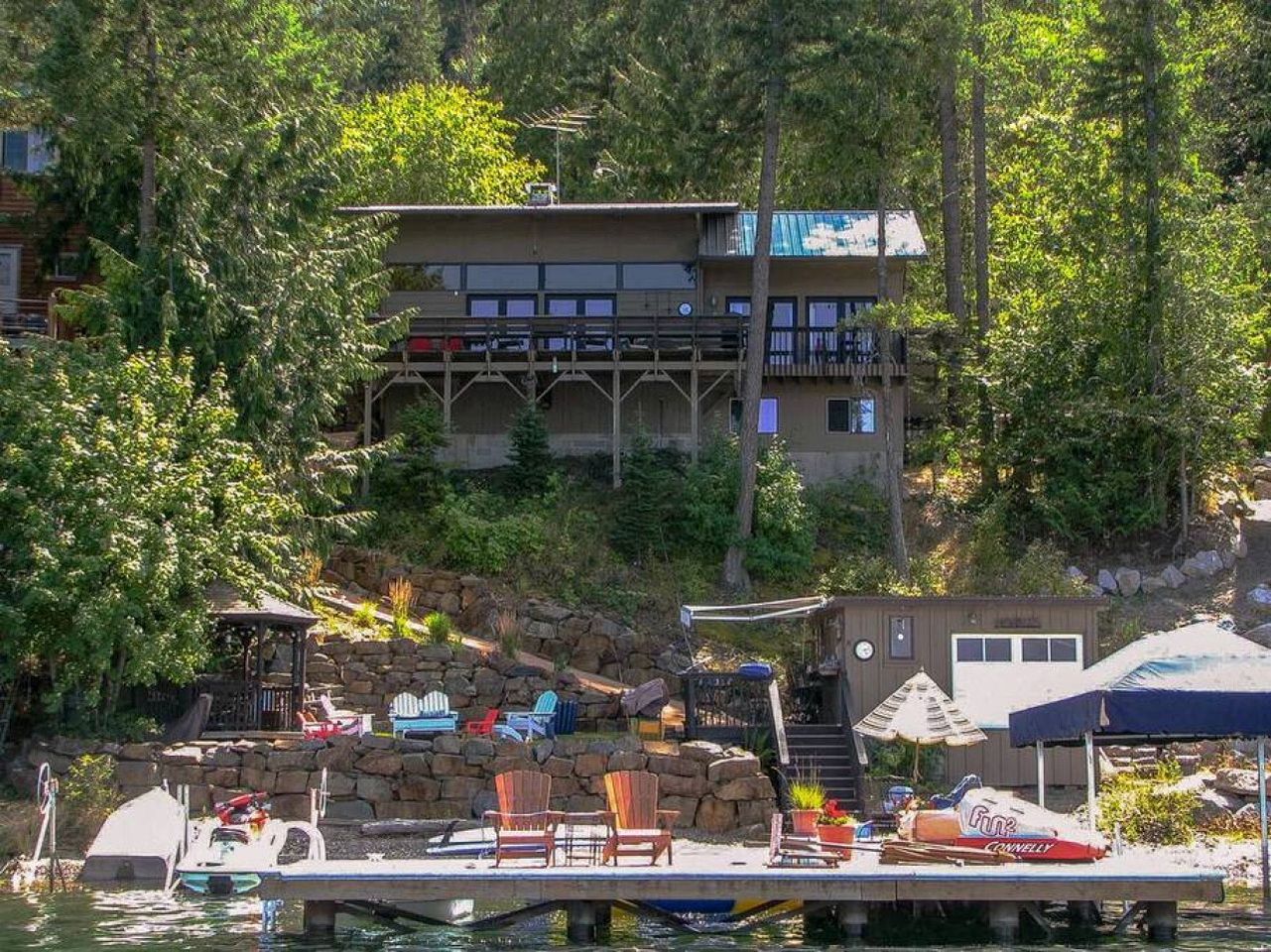 Dog Friendly Cabin on Lake Pend O'reille with Hot Tub and Lakefront Views, Perfect for a Family Retreat on the Lake