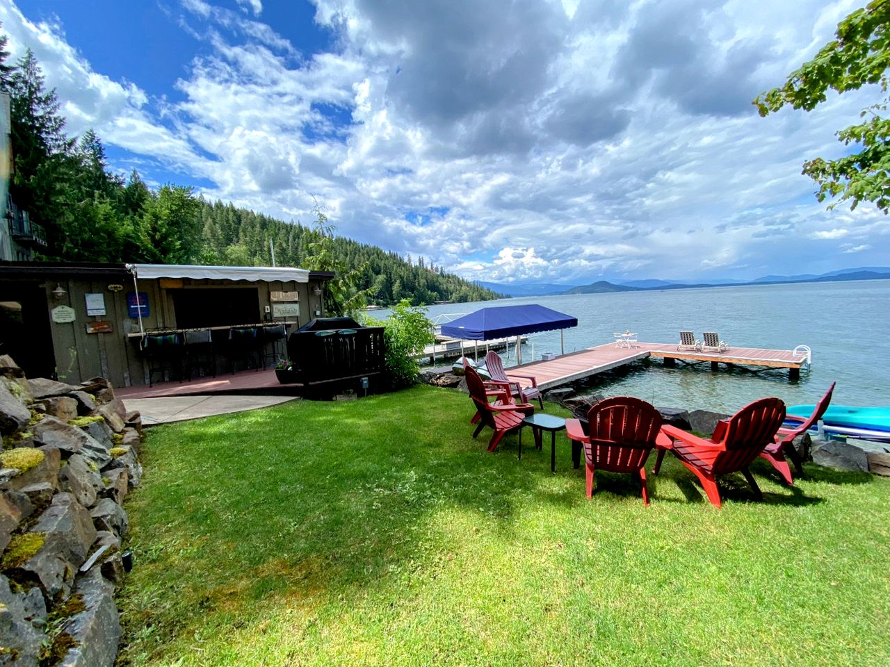Dog Friendly Cabin on Lake Pend O'reille with Hot Tub and Lakefront Views, Perfect for a Family Retreat on the Lake