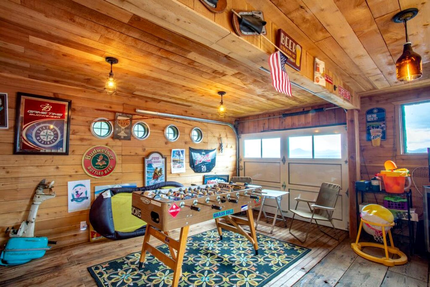 Dog Friendly Cabin on Lake Pend O'reille with Hot Tub and Lakefront Views, Perfect for a Family Retreat on the Lake