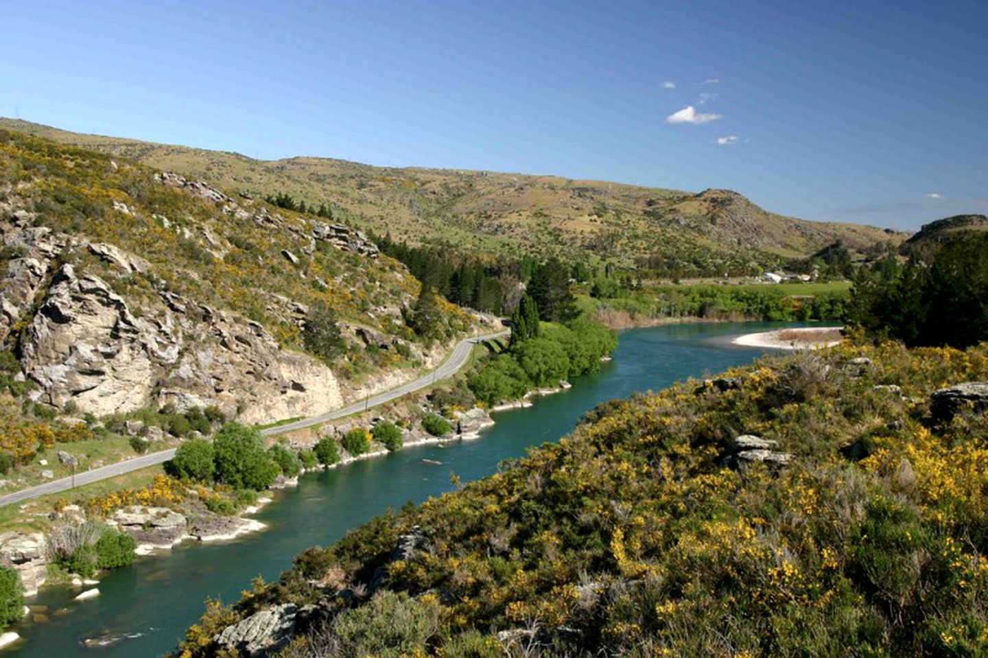 Deluxe River Retreat for Two by Lake Roxburgh, Central Otago