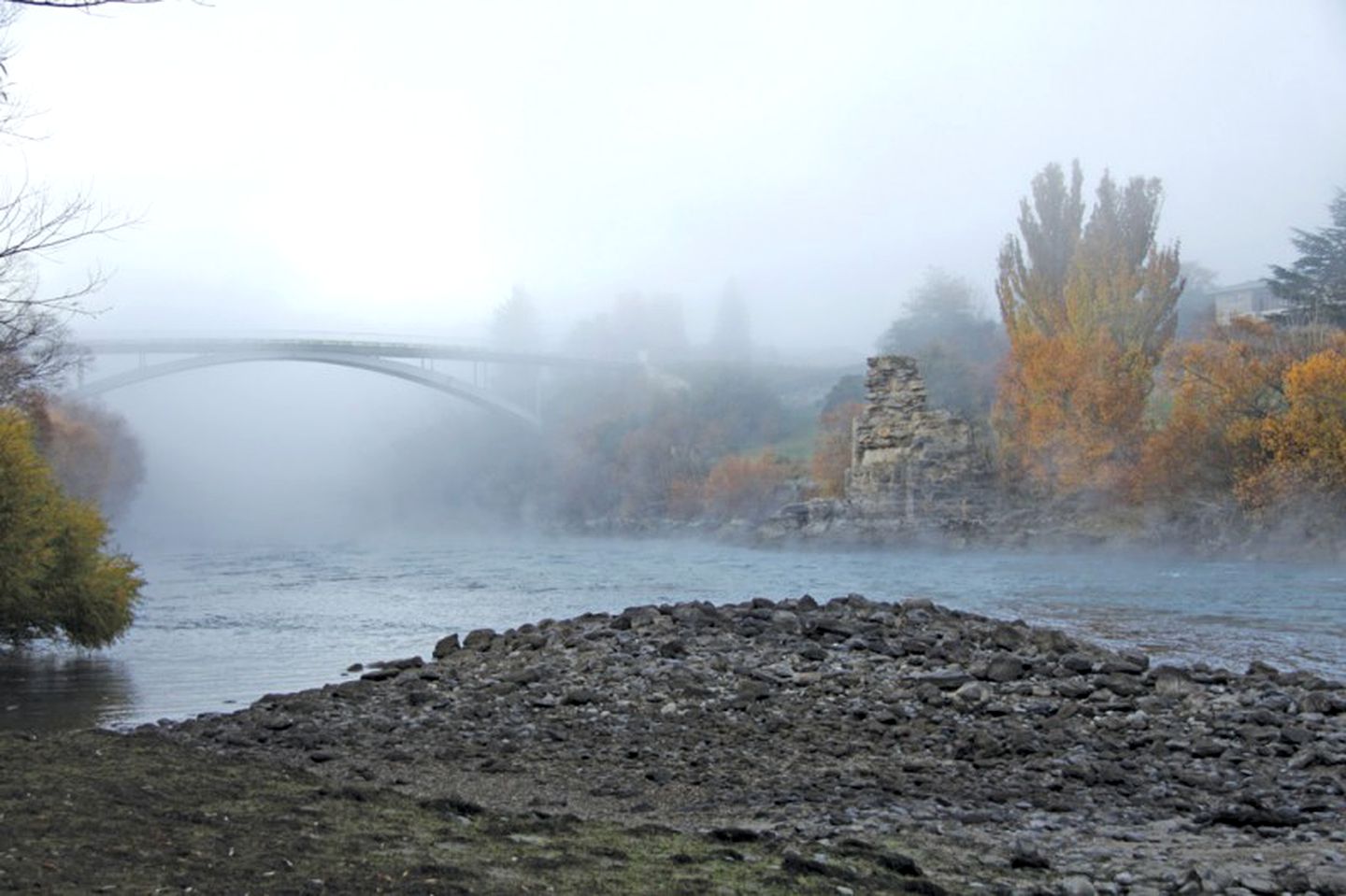 Couples' Holiday on Lake Roxburgh in Central Otago, New Zealand