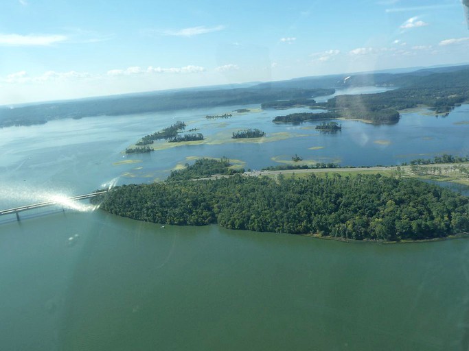 Cabins (Guntersville, Alabama, United States)