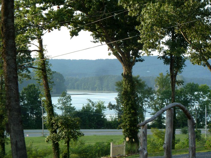 Cabins (Guntersville, Alabama, United States)