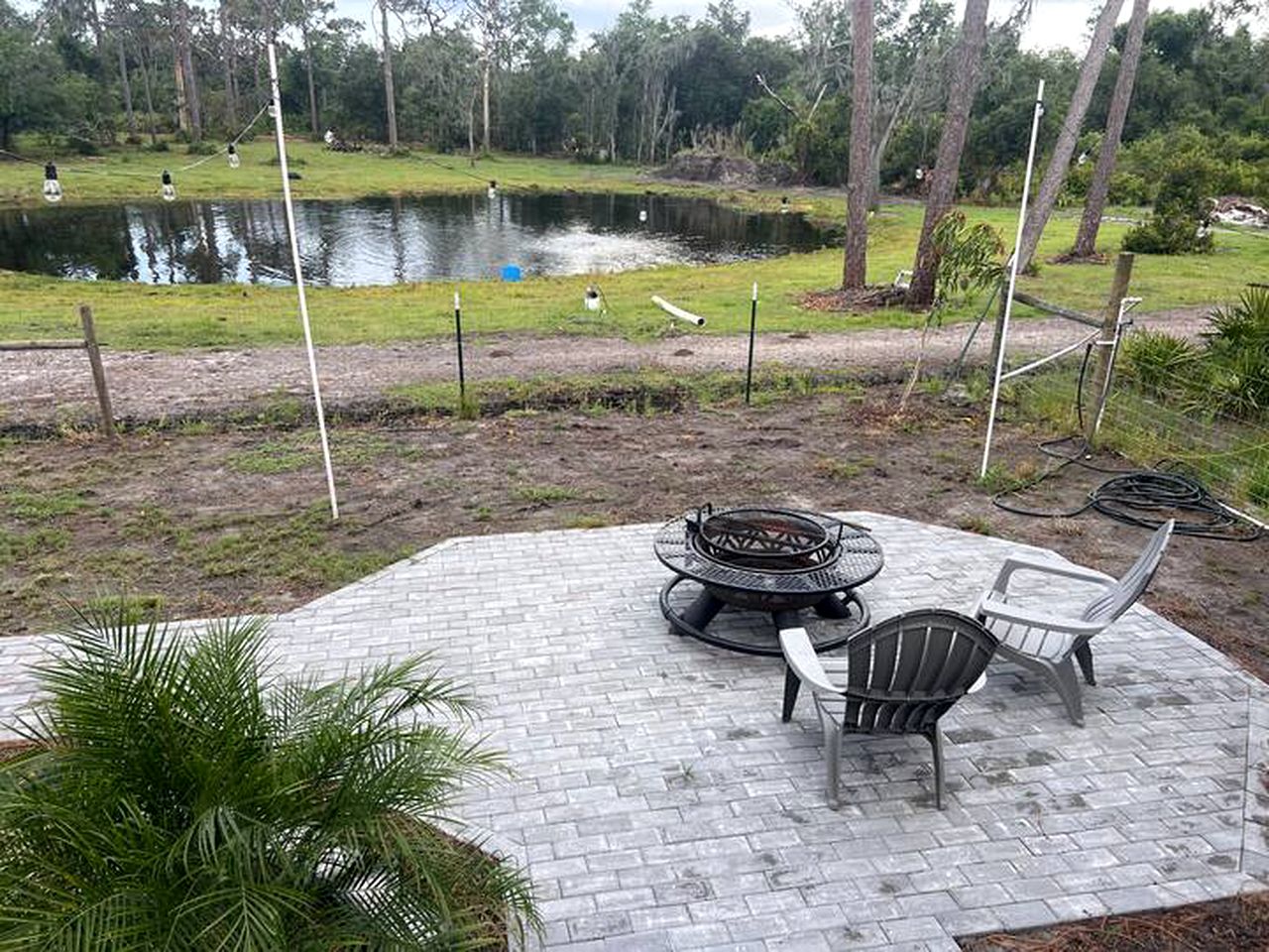 Off-Grid, Lakeside Tiny Home in Punta Gorda, Florida, Perfect for a Weekend Getaway