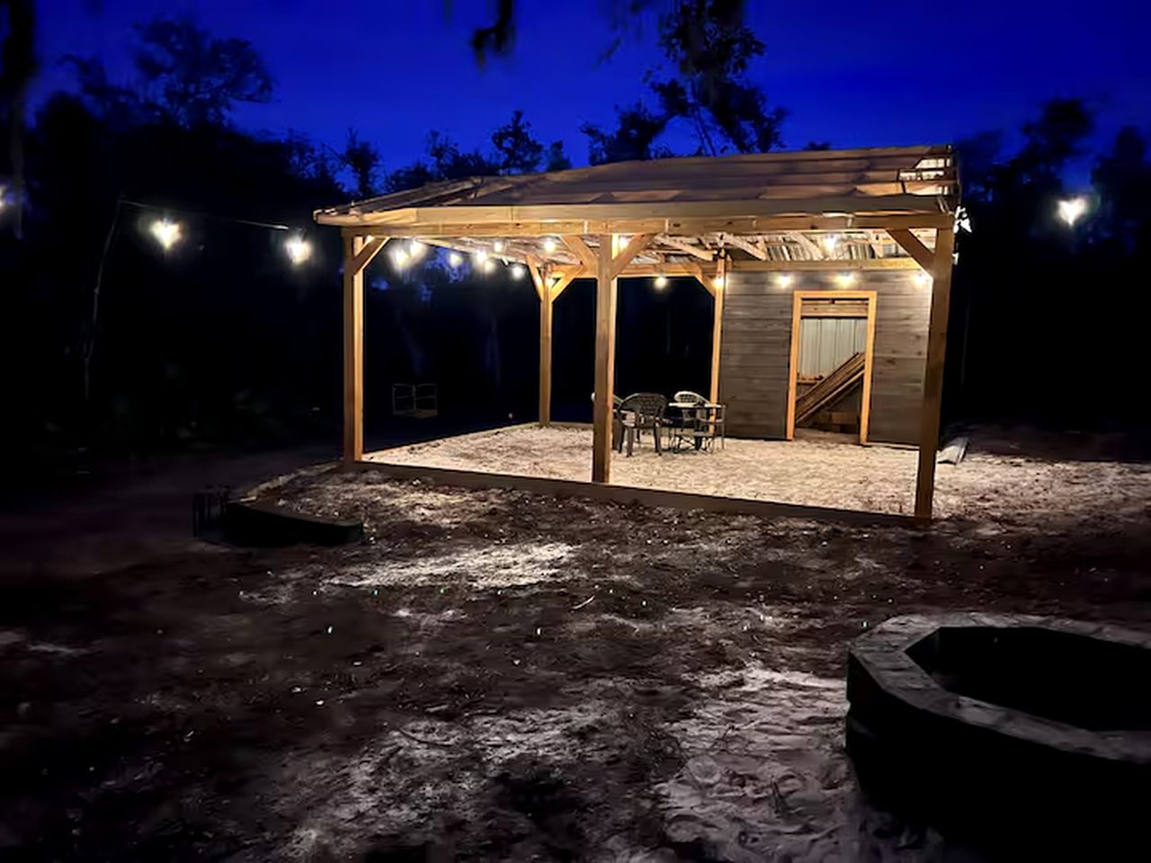 Off-Grid, Lakeside Tiny Home in Punta Gorda, Florida, Perfect for a Weekend Getaway