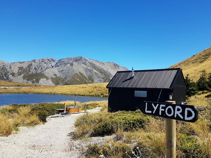 Huts (Waiau, South Island, New Zealand)