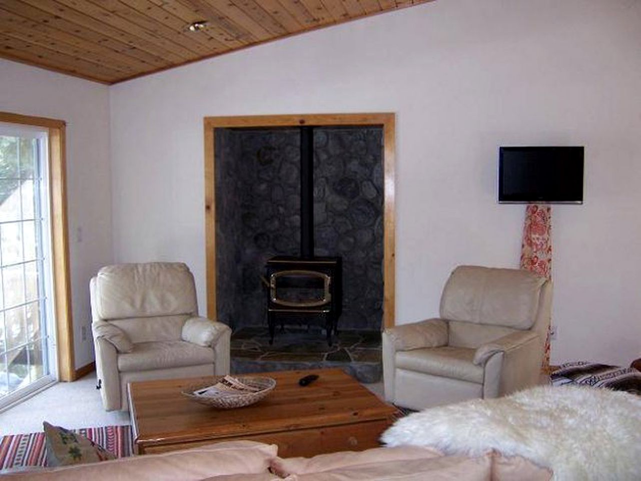 Stately Forest Cabin for Eight Guests near Kings Beach on Lake Tahoe, California