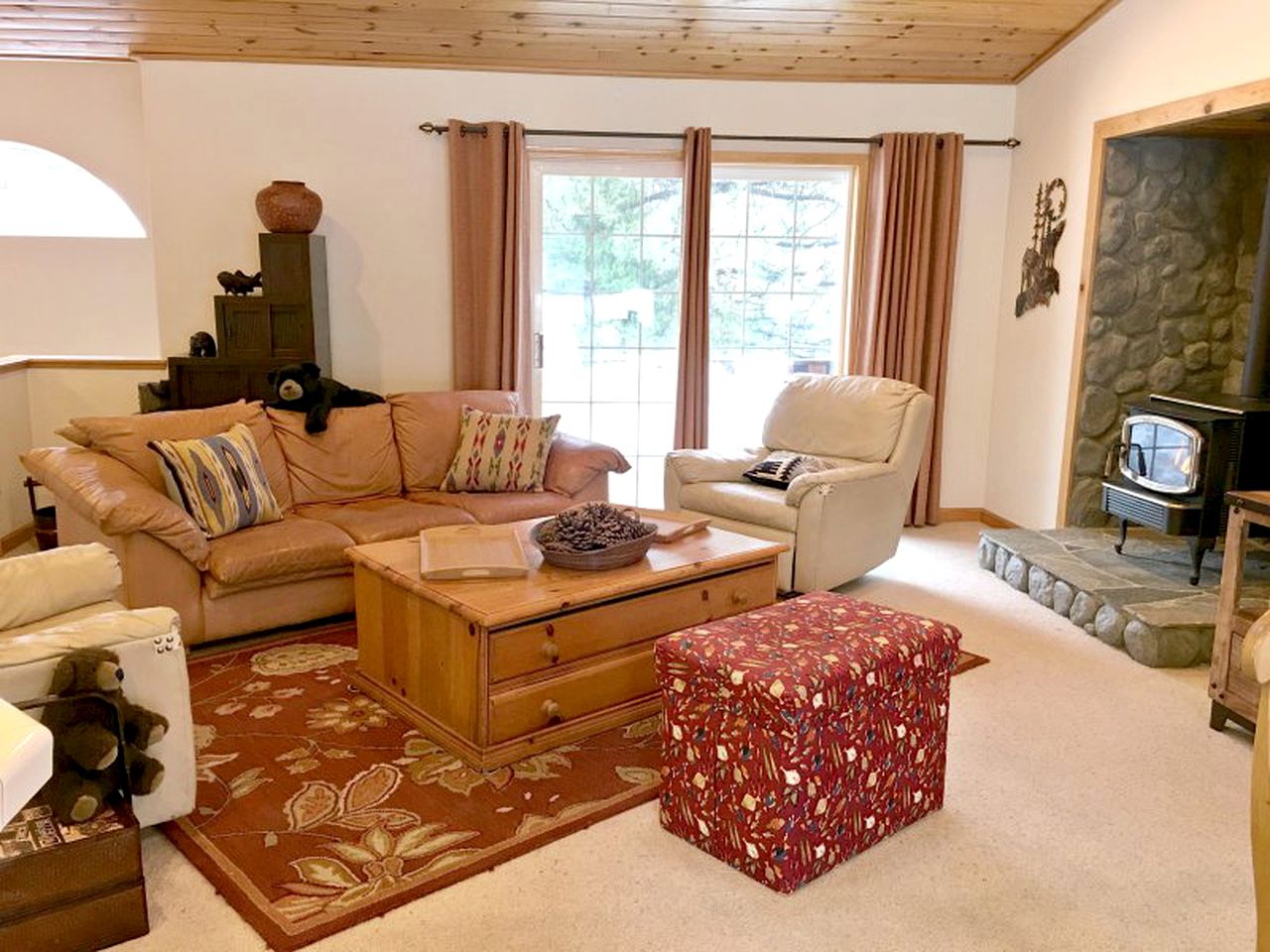 Stately Forest Cabin for Eight Guests near Kings Beach on Lake Tahoe, California